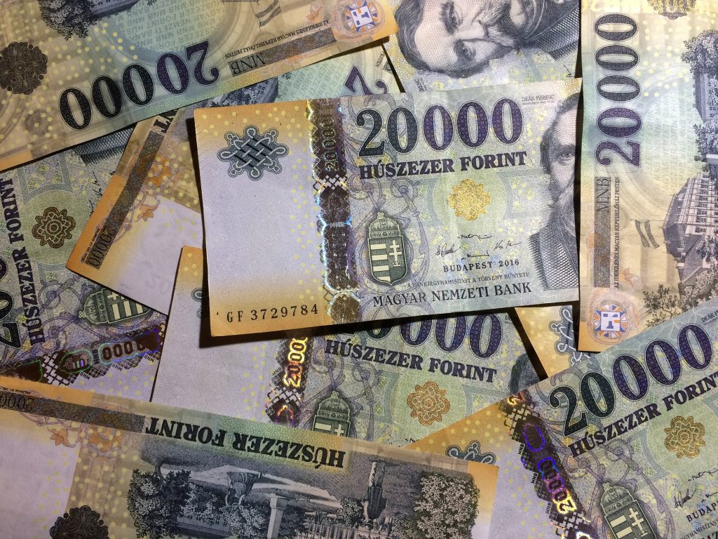 Domestic Wages Are Catching up with Czech Salaries post's picture